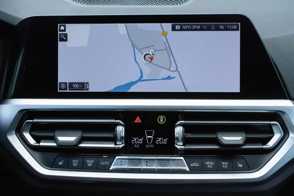 330E xDrive Sportline|Stuur+stoelverwarming|Trekhaak|Shadow Line|Adaptive Cruise|