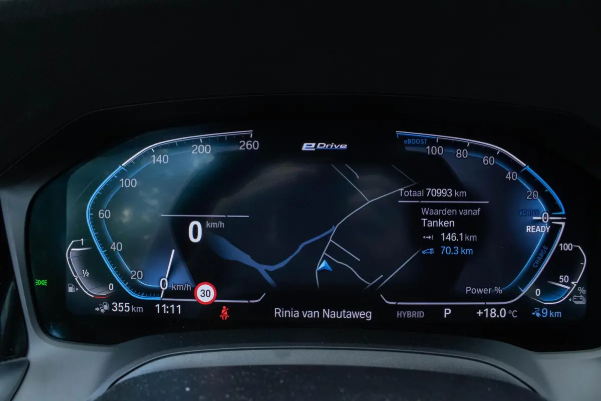 330E xDrive Sportline|Stuur+stoelverwarming|Trekhaak|Shadow Line|Adaptive Cruise|