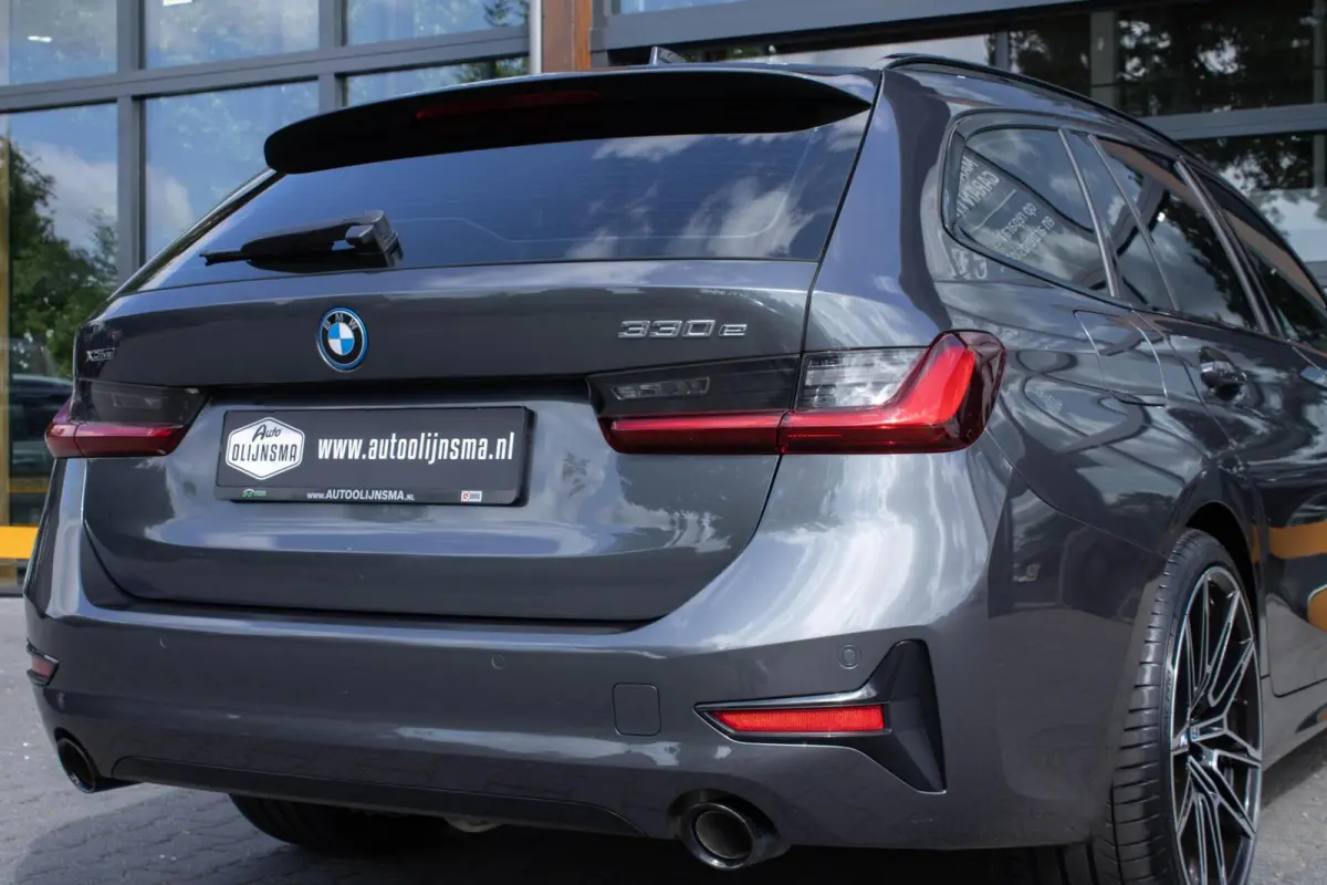 330E xDrive Sportline|Stuur+stoelverwarming|Trekhaak|Shadow Line|Adaptive Cruise|