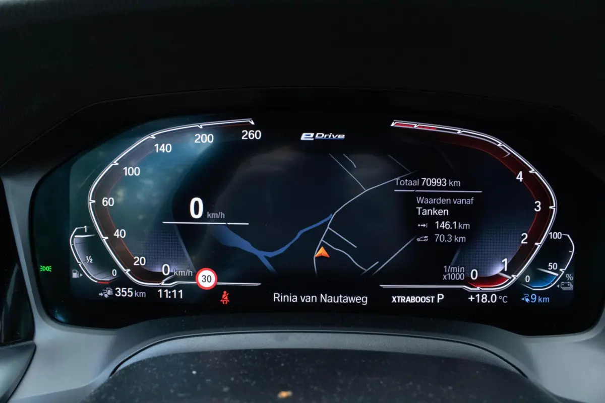 330E xDrive Sportline|Stuur+stoelverwarming|Trekhaak|Shadow Line|Adaptive Cruise|