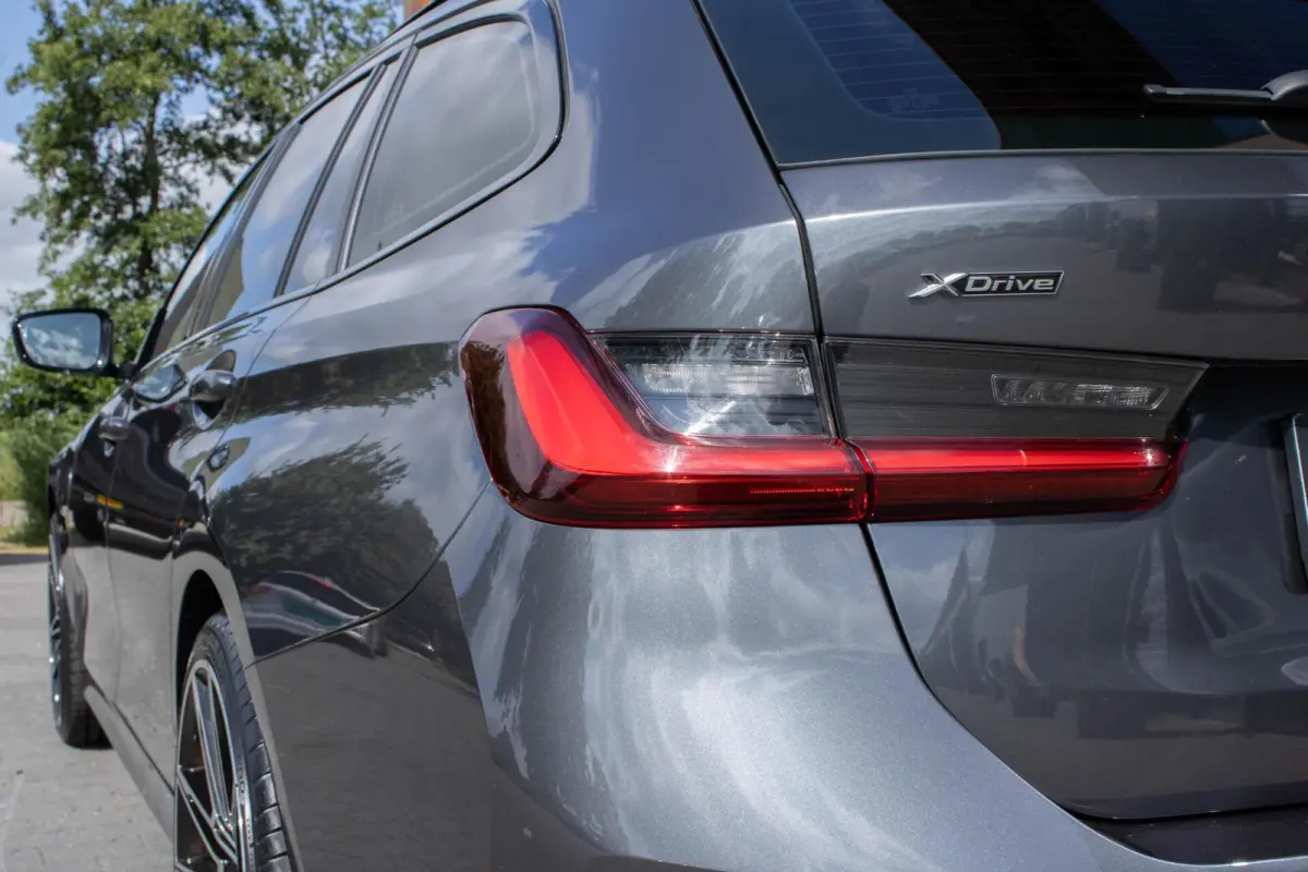 330E xDrive Sportline|Stuur+stoelverwarming|Trekhaak|Shadow Line|Adaptive Cruise|