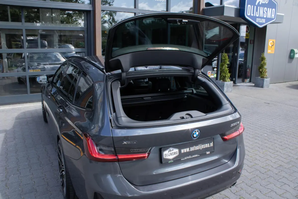330E xDrive Sportline|Stuur+stoelverwarming|Trekhaak|Shadow Line|Adaptive Cruise|