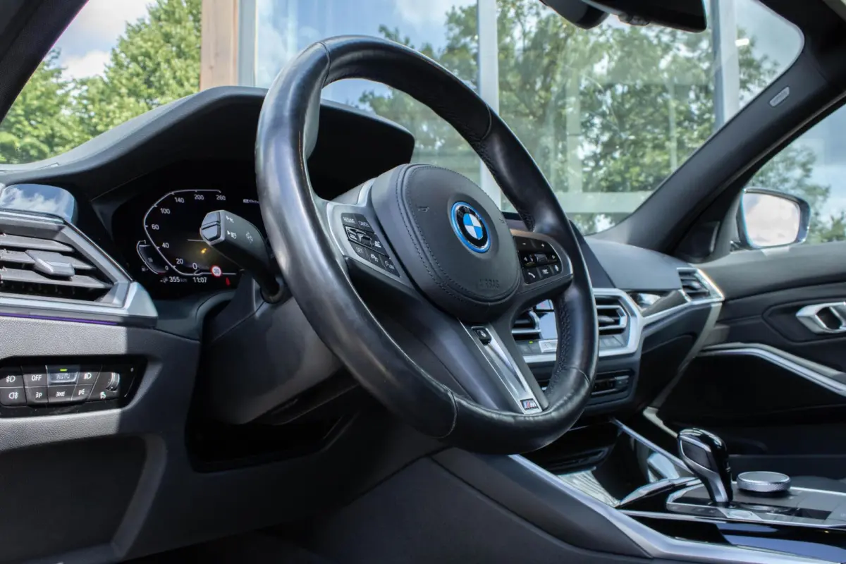 330E xDrive Sportline|Stuur+stoelverwarming|Trekhaak|Shadow Line|Adaptive Cruise|