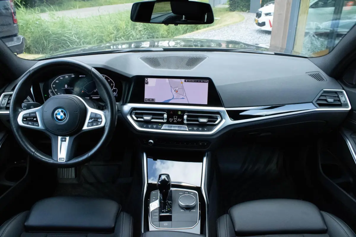330E xDrive Sportline|Stuur+stoelverwarming|Trekhaak|Shadow Line|Adaptive Cruise|