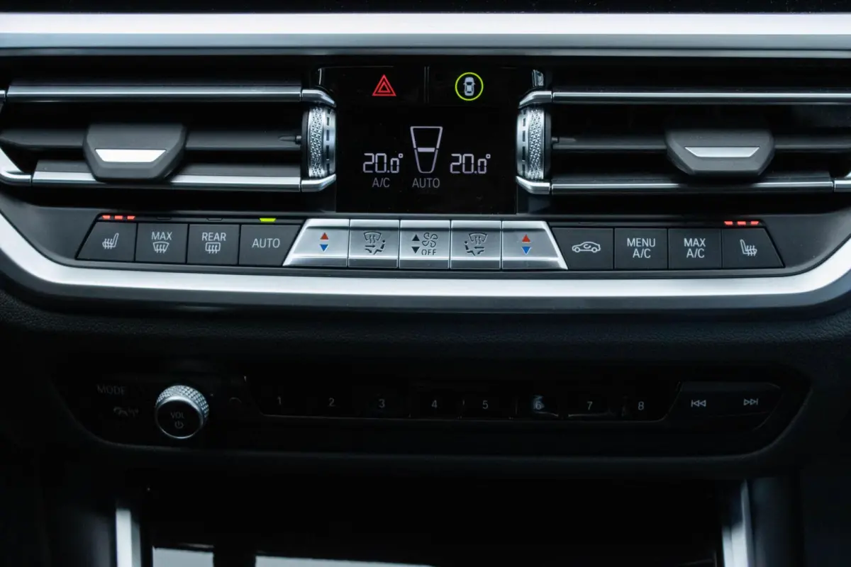 330E xDrive Sportline|Stuur+stoelverwarming|Trekhaak|Shadow Line|Adaptive Cruise|