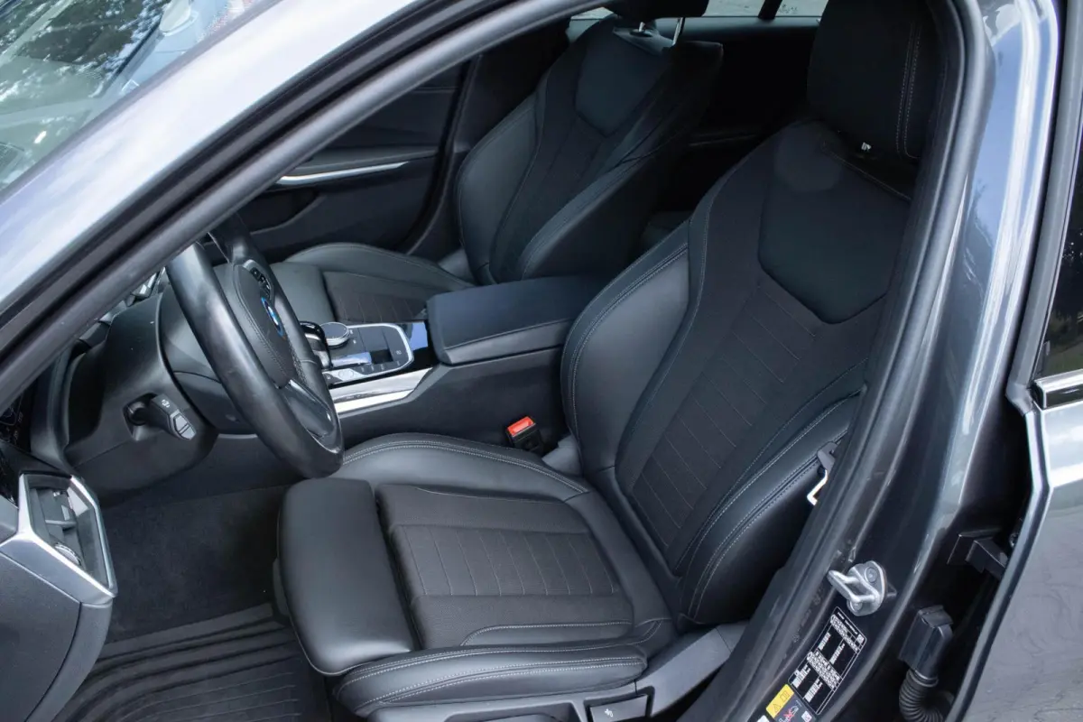 330E xDrive Sportline|Stuur+stoelverwarming|Trekhaak|Shadow Line|Adaptive Cruise|