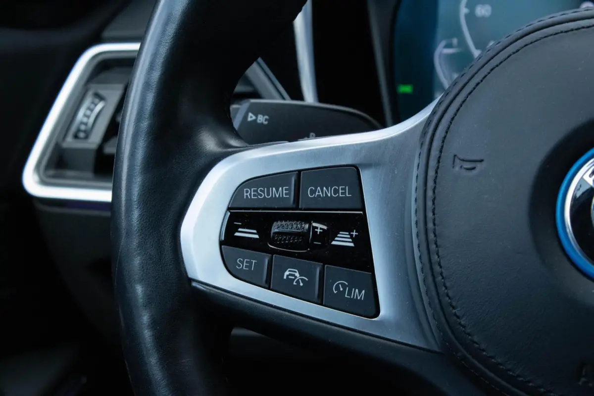 330E xDrive Sportline|Stuur+stoelverwarming|Trekhaak|Shadow Line|Adaptive Cruise|