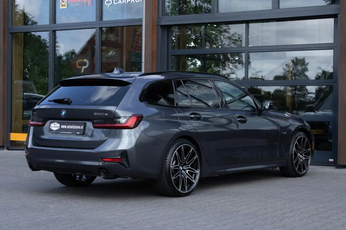 330E xDrive Sportline|Stuur+stoelverwarming|Trekhaak|Shadow Line|Adaptive Cruise|