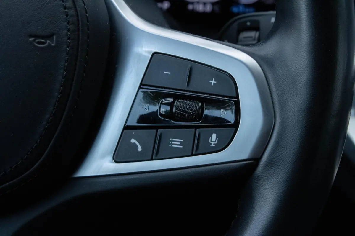 330E xDrive Sportline|Stuur+stoelverwarming|Trekhaak|Shadow Line|Adaptive Cruise|