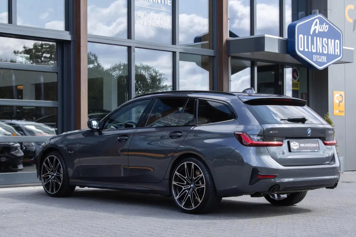 330E xDrive Sportline|Stuur+stoelverwarming|Trekhaak|Shadow Line|Adaptive Cruise|
