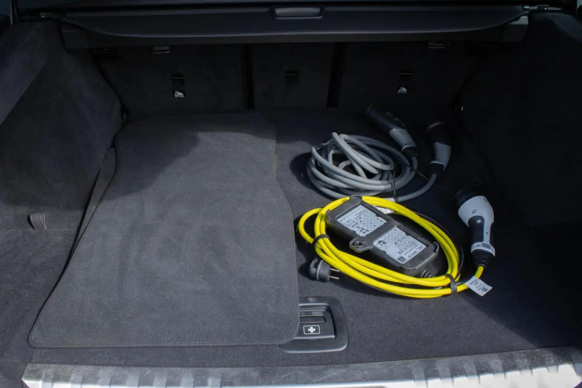 330E xDrive Sportline|Stuur+stoelverwarming|Trekhaak|Shadow Line|Adaptive Cruise|
