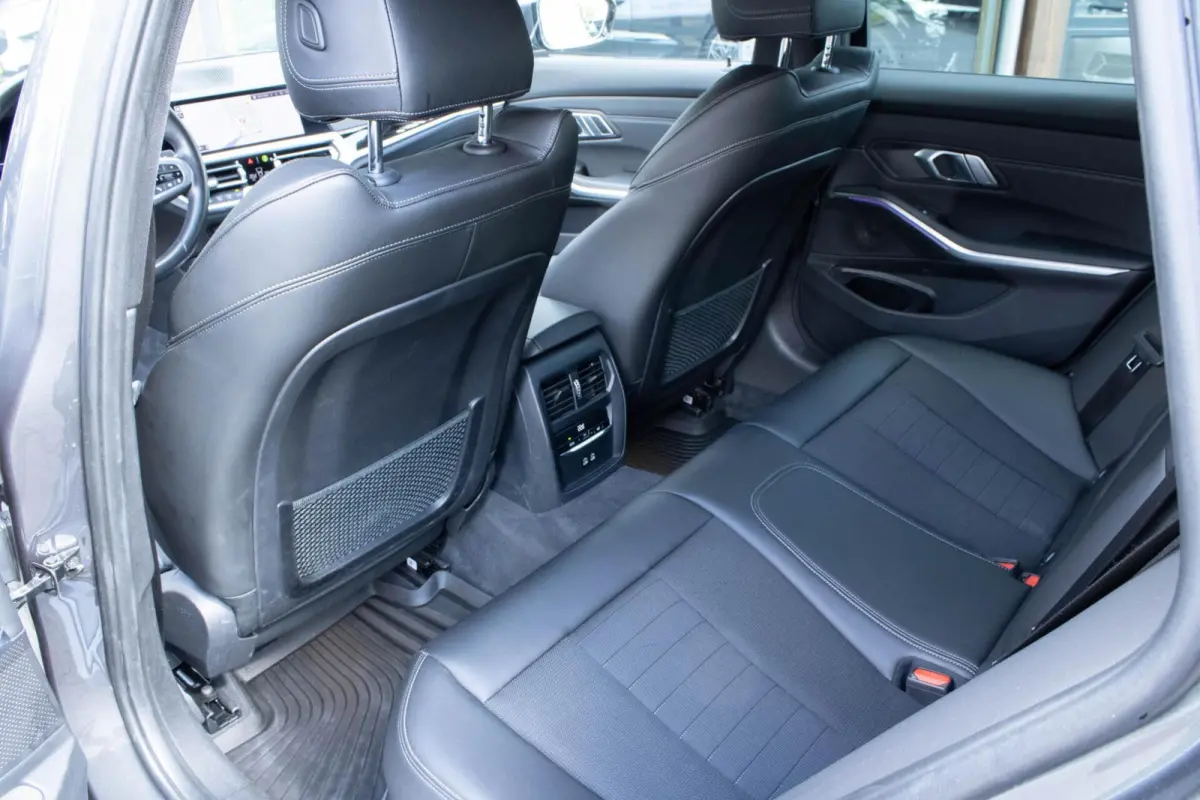 330E xDrive Sportline|Stuur+stoelverwarming|Trekhaak|Shadow Line|Adaptive Cruise|