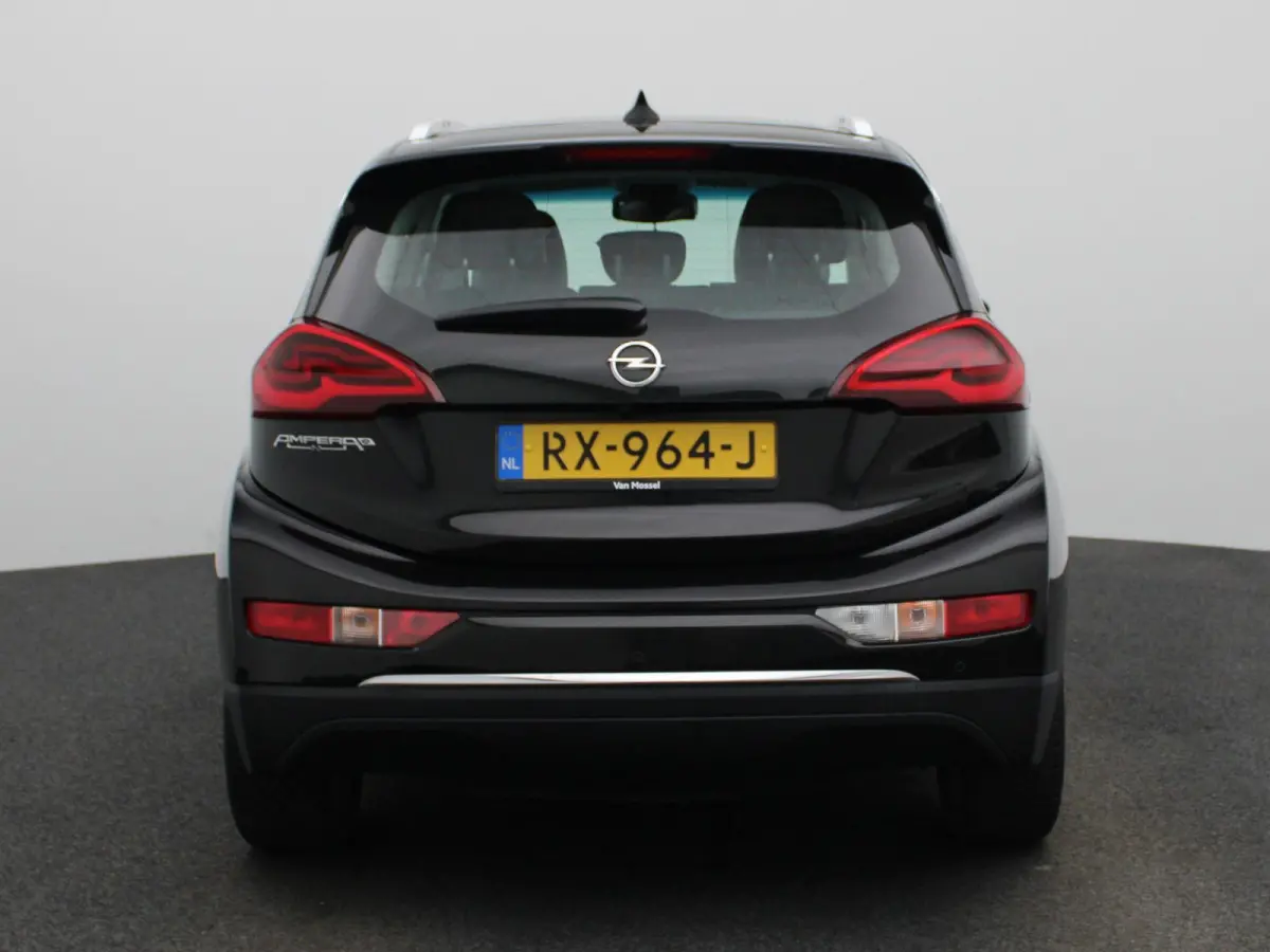 Launch executive 60 kWh | Apple Carplay/Android Auto | Camera | Parkeersensoren | Stoelverwarming |
