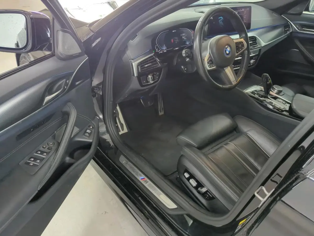 530e M-SPORT PANO l H/K l SFEER l LED l CARPLAY l LEDER l ORG.NL l DEALER OH l 1e EIG l NAP l BTW