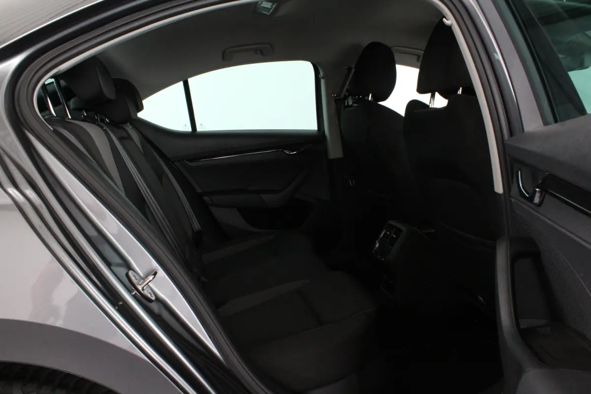 1.5 e-TSI Tour Editie > Trekhaak/ACC/18 inch/Keyless/All season banden