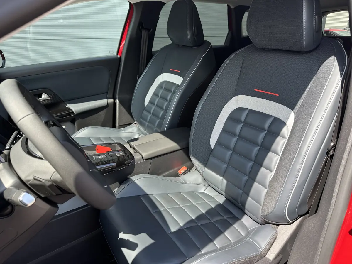 225pk Plug-In Hybrid MAX (Trekhaak - Elektrische Klep - Leder incl verwarming/geheugen - Adaptieve Cruise Controle - Keyless Entry - Camera V+A - Parkeersensoren V+A - LED)