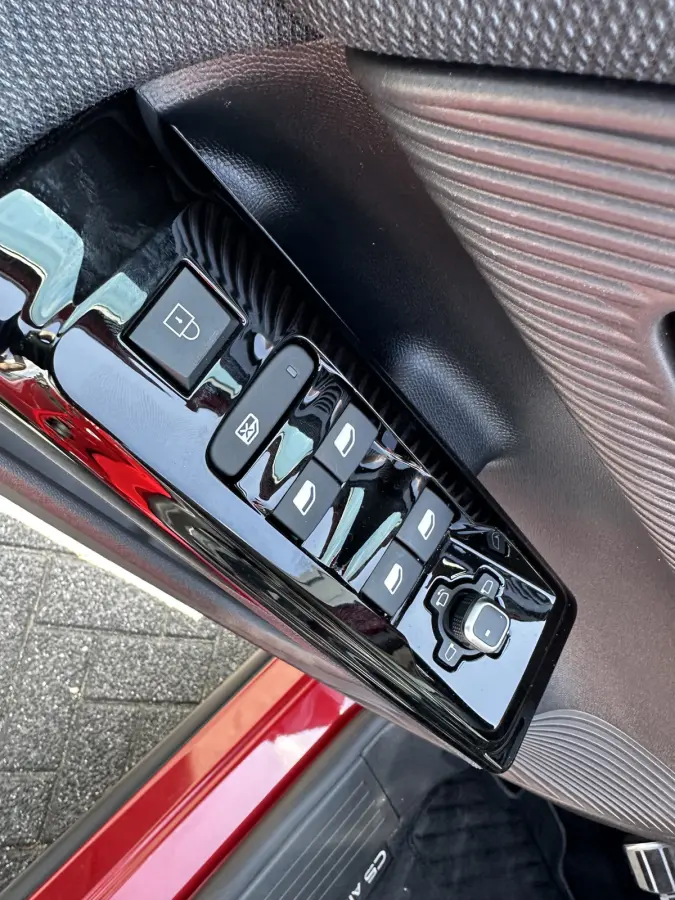 225pk Plug-In Hybrid MAX (Trekhaak - Elektrische Klep - Leder incl verwarming/geheugen - Adaptieve Cruise Controle - Keyless Entry - Camera V+A - Parkeersensoren V+A - LED)