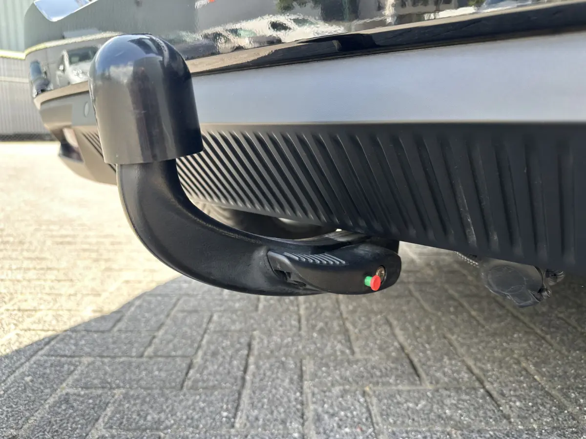 225pk Plug-In Hybrid MAX (Trekhaak - Elektrische Klep - Leder incl verwarming/geheugen - Adaptieve Cruise Controle - Keyless Entry - Camera V+A - Parkeersensoren V+A - LED)