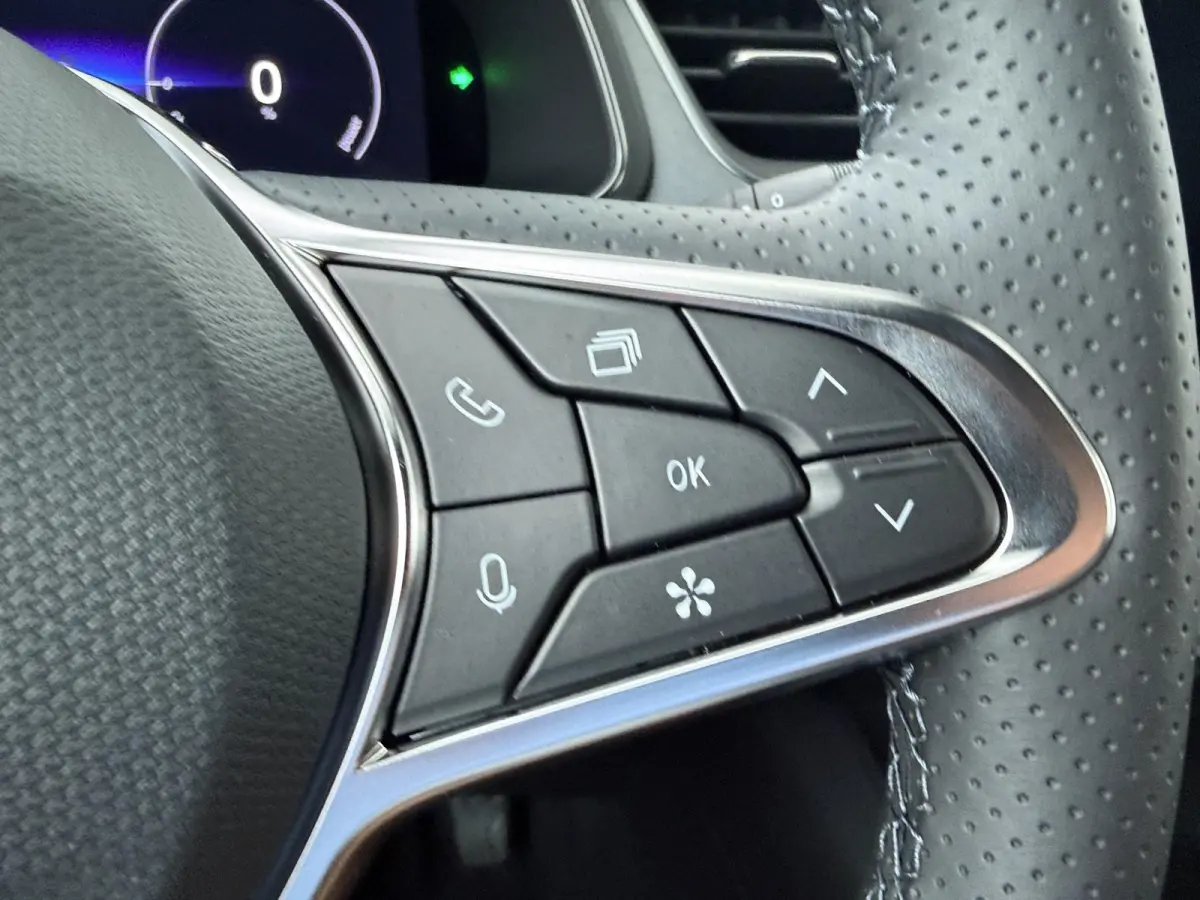 techno full hybrid E-Tech 160 | Pack winter | Pack advanced driving assist |