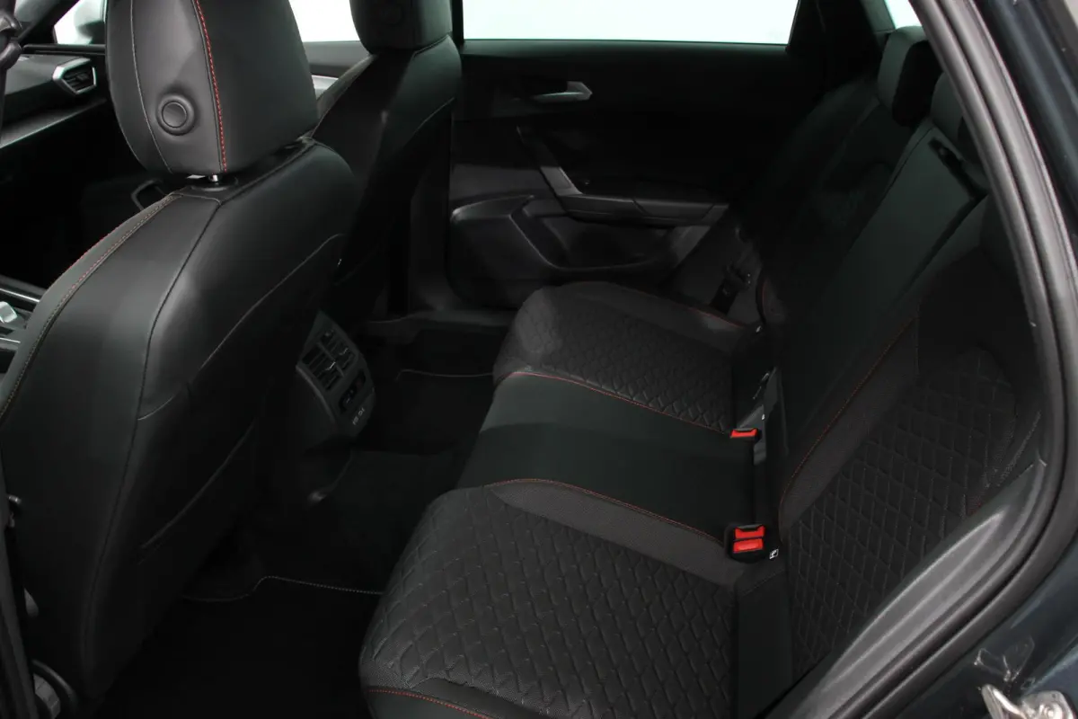 1.5 TSI 150pk Automaat ST FR Navigatie Adaptive Cruise Control Lane Assist Stoel/Stuurverwarming Keyless Go