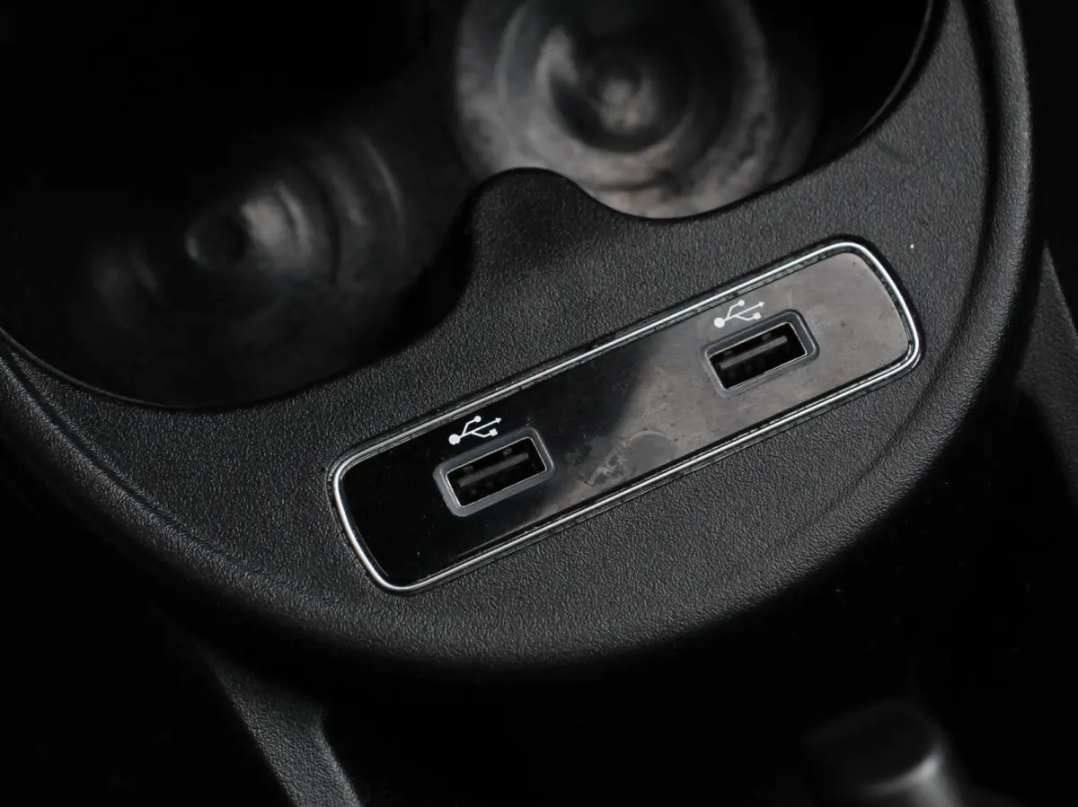 1.0 Hybrid Dolcevita Finale Panorama dak Cruise Control Climate Control Dab Digitale Cockpit Navigatie Apple Carplay/Android Auto Parkeer Sensoren  Lichtmetalen Velgen Cruise Control