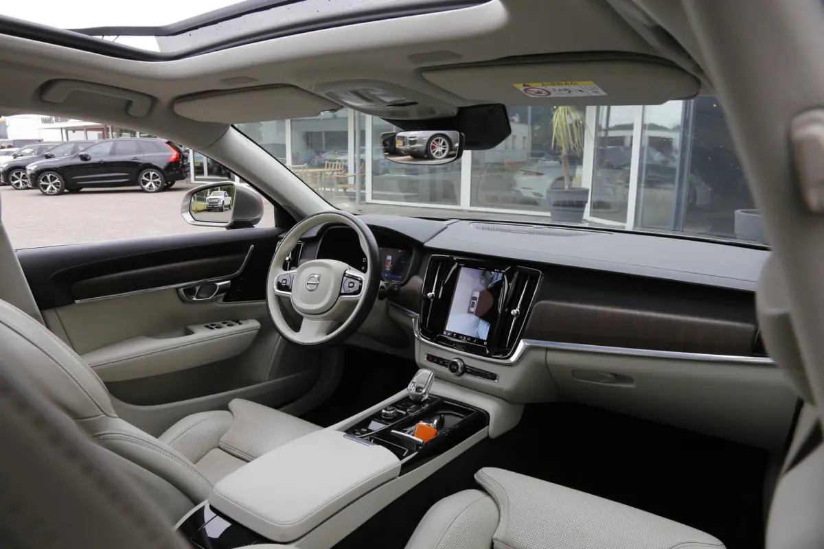 2.0 T6 Plug-in hybrid Long Range AWD Plus Bright*Perfect Onderh.*Luchtvering/Pano/Elek. Trekhaak/Pilot ass./ACC/Leder/Massage/Stoelkoeling/Stoelverw.V+A/Stuurverw./360 Camera/HUD/H&K/Memorie