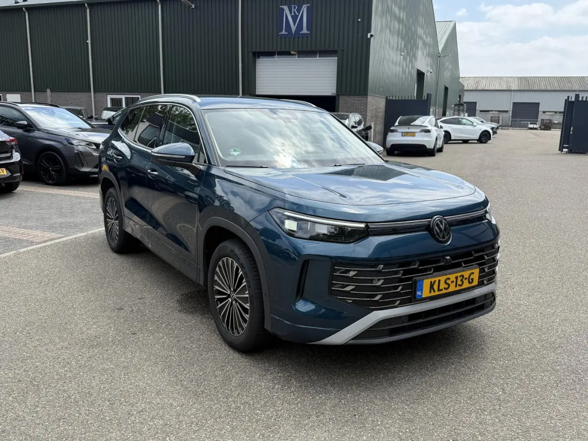 1.5 eHybrid Elegance STOEL- & STUURWIELVERWARMING | IQ LED | ELEK. TREKHAAK | 360° CAMERA | BLIND SPOT | ADAPTIVE CRUISE CONTROL | FABRIEKSGARANTIE | ALL IN RPIJS |