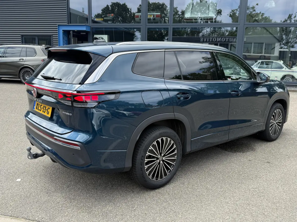 1.5 eHybrid Elegance STOEL- & STUURWIELVERWARMING | IQ LED | ELEK. TREKHAAK | 360° CAMERA | BLIND SPOT | ADAPTIVE CRUISE CONTROL | FABRIEKSGARANTIE | ALL IN RPIJS |