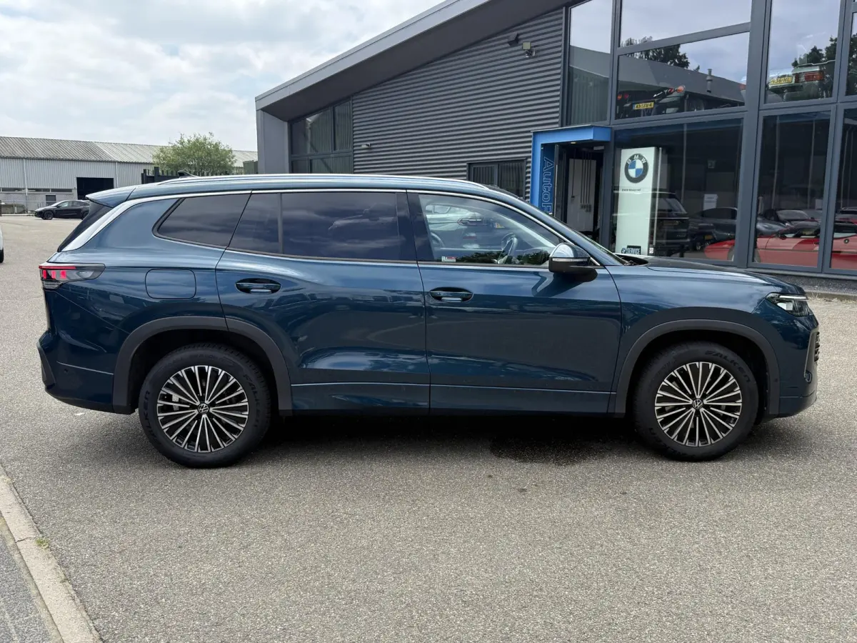 1.5 eHybrid Elegance STOEL- & STUURWIELVERWARMING | IQ LED | ELEK. TREKHAAK | 360° CAMERA | BLIND SPOT | ADAPTIVE CRUISE CONTROL | FABRIEKSGARANTIE | ALL IN RPIJS |