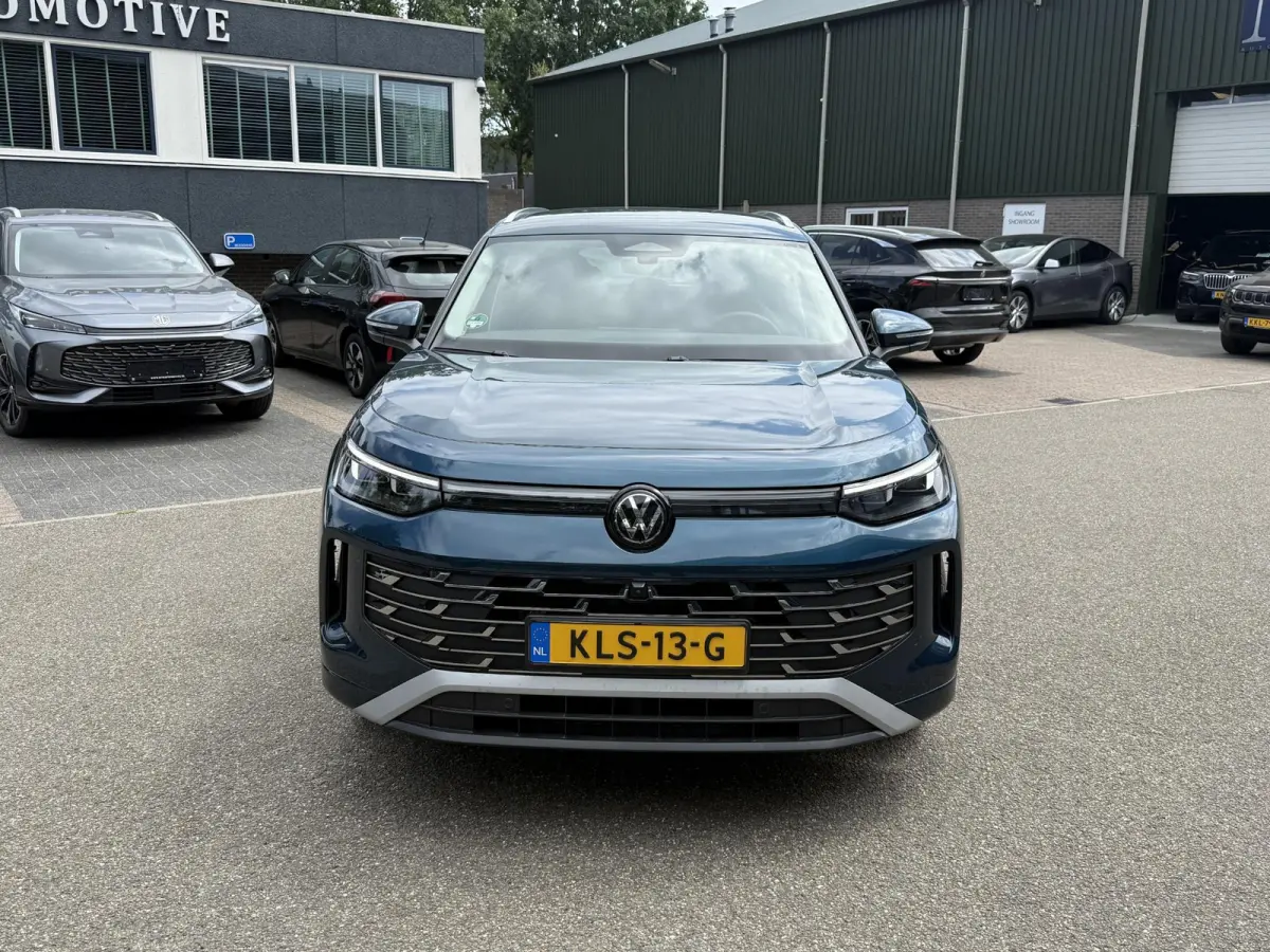 1.5 eHybrid Elegance STOEL- & STUURWIELVERWARMING | IQ LED | ELEK. TREKHAAK | 360° CAMERA | BLIND SPOT | ADAPTIVE CRUISE CONTROL | FABRIEKSGARANTIE | ALL IN RPIJS |