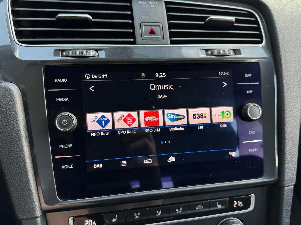 1.0 TSI Comfortline | LED | Camera | CarPlay | Adaptive Cruise | Navigatie | Climate | Stoelverwarming | DAB