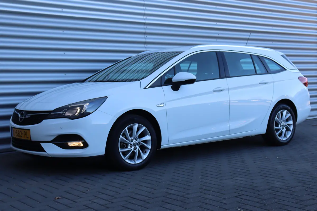 1.2 TURBO 130PK BUSINESS ELEGANCE / NAVI / LEDER / CLIMA / AGR / PDC / 16" LMV / CAMERA / WINTERPAKKET / KEYLESS / TREKHAAK / FULL-OPTIONS / 1E EIGENAAR / NIEUWSTAAT !!