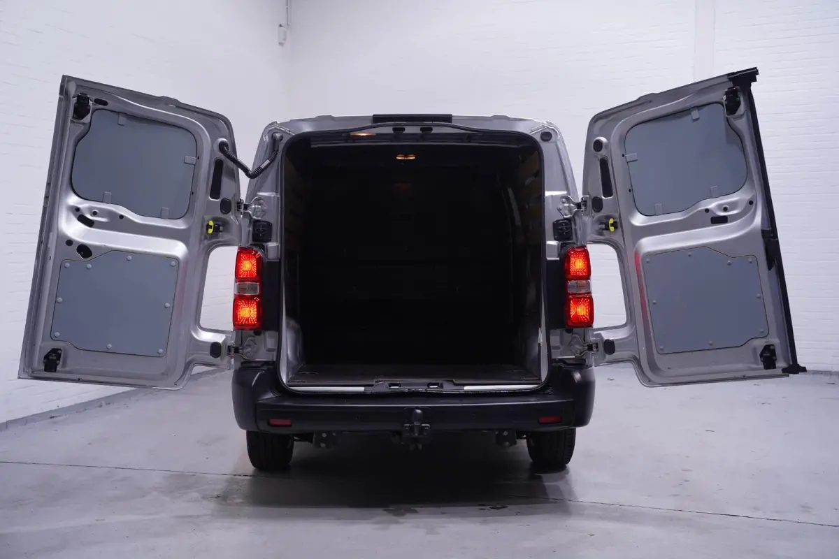2.0 HDI 122 pk L3 Navi, Trekhaak, 17" LMV Airco, PDC achter, Multistuur, 3-Zits