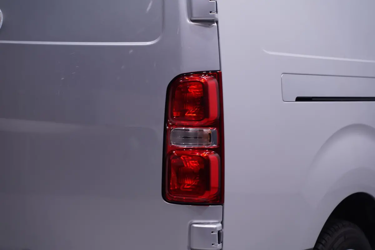2.0 HDI 122 pk L3 Navi, Trekhaak, 17" LMV Airco, PDC achter, Multistuur, 3-Zits