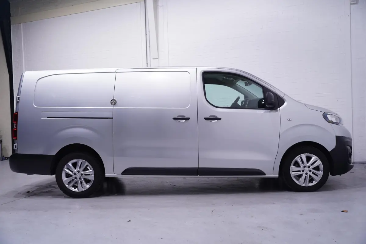 2.0 HDI 122 pk L3 Navi, Trekhaak, 17" LMV Airco, PDC achter, Multistuur, 3-Zits