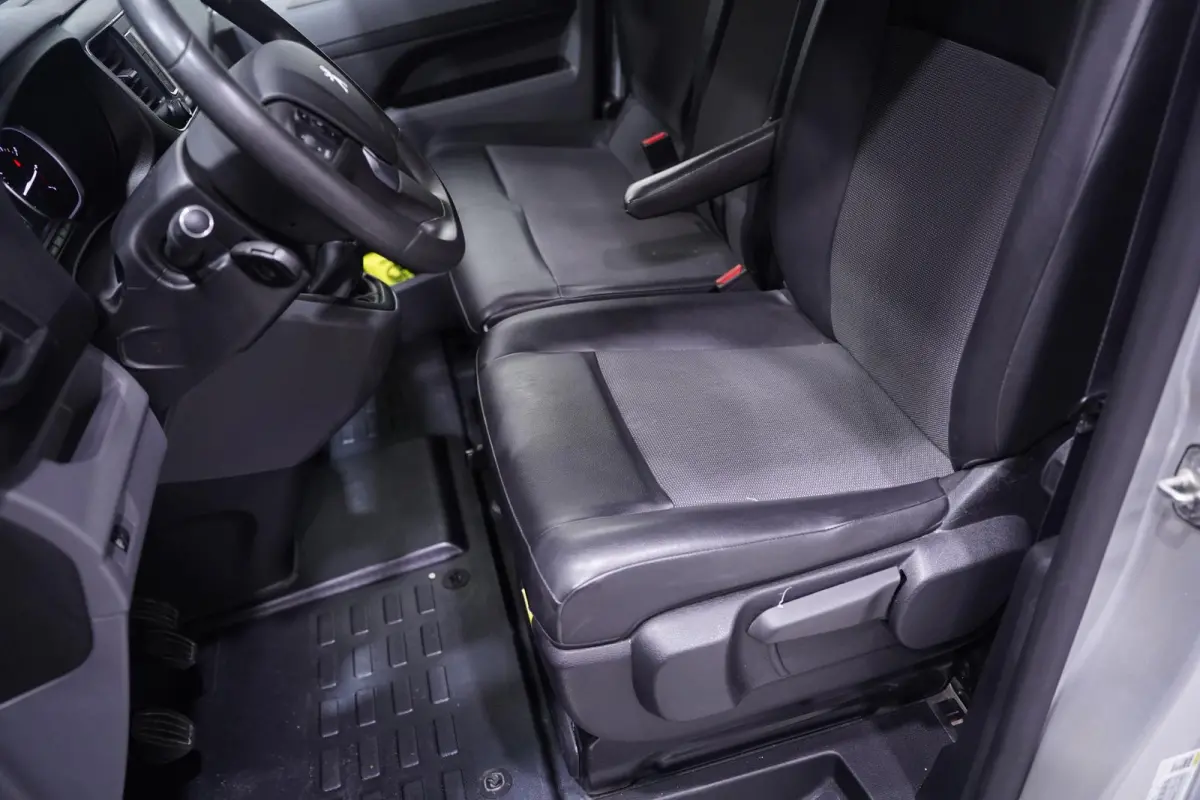 2.0 HDI 122 pk L3 Navi, Trekhaak, 17" LMV Airco, PDC achter, Multistuur, 3-Zits