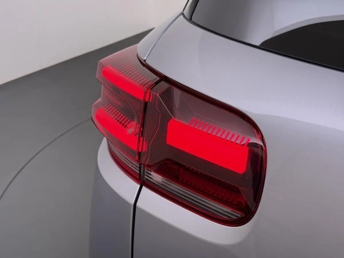 1.6 Plug-in Hybrid 180 ë-Series PHEV | UNIEKE KM STAND 13.000 KM | ELECTRSICHE ACHTERKLEP | PANO DAK | ADD. CRUSIE | DODEHOEK DETECTIE | CAMERA | ALL IN PRIJS RIJKLAAR INCL. 12 MND BOVAG GA