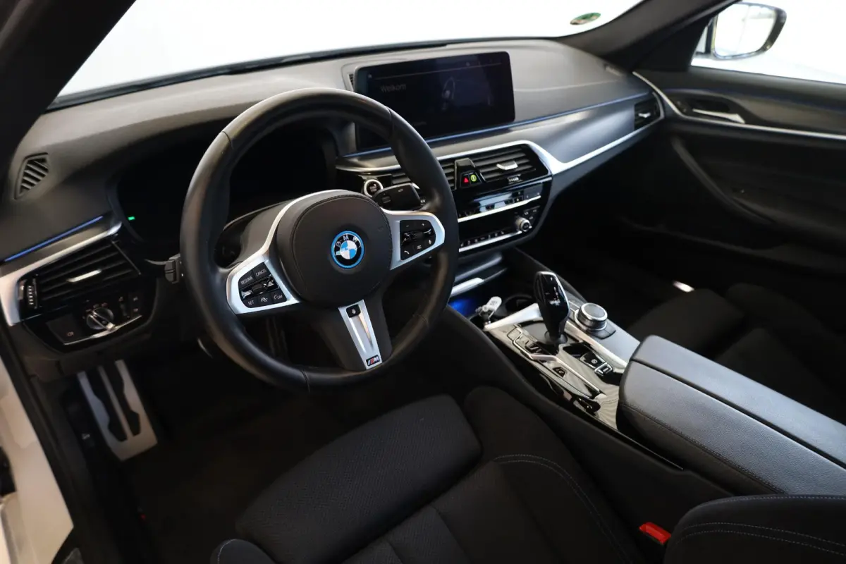 545e xDrive High Executive | M Sportpakket | Adaptieve Cruise Control | Stuurwiel verwarming | 19'' LMV
