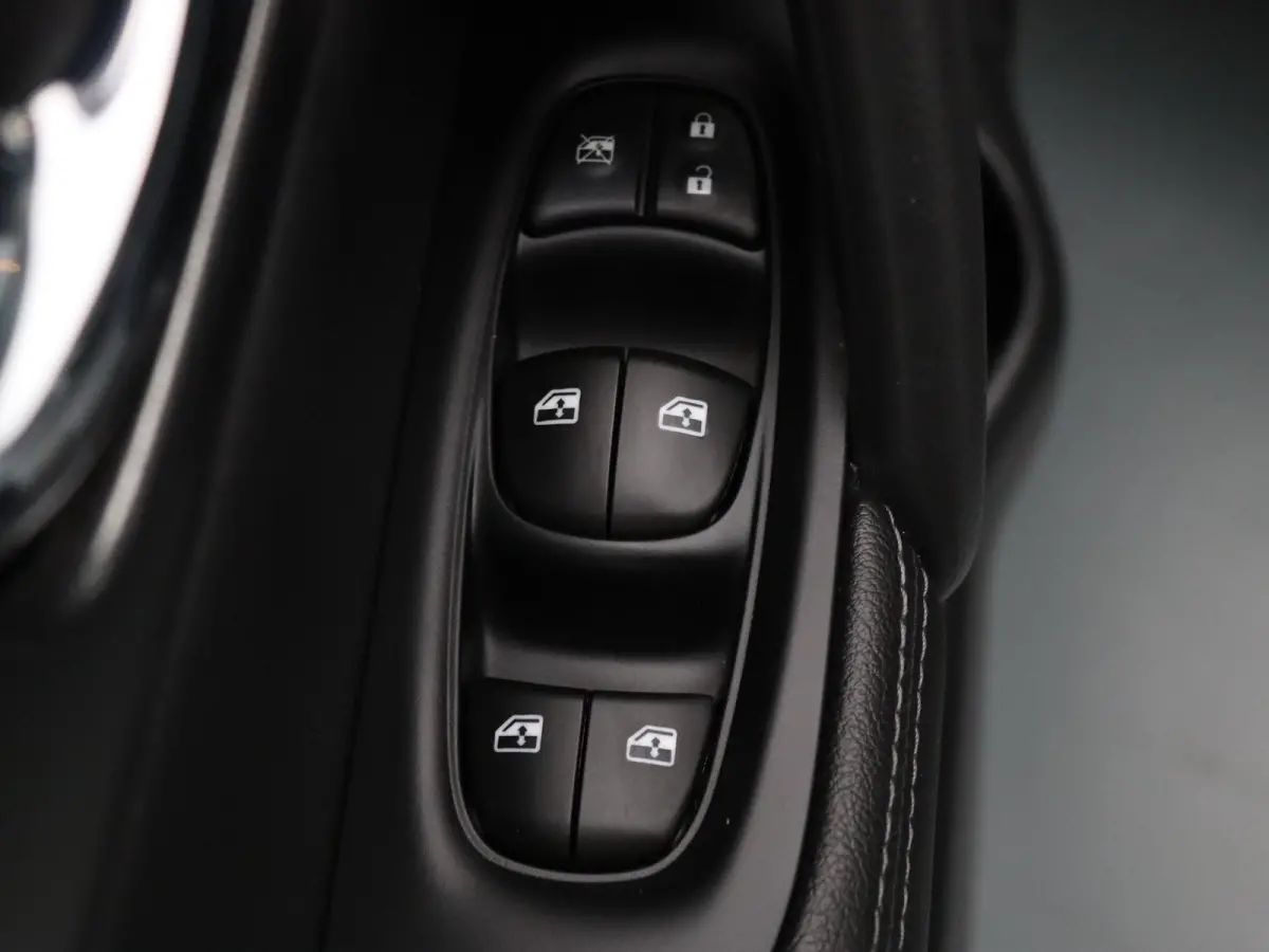140pk DIG-T N-Connecta Apple Carplay/Android Auto | Climate