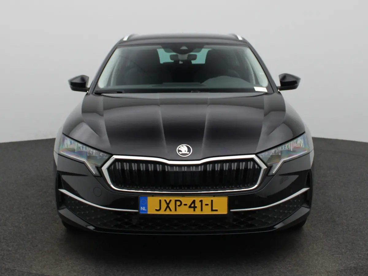 2.0 TDI AUTOMAAT | ELEKTRISCHE TREKHAAK | PARAPLU | LED | NAVIGATIE | APPLE CARPLAY | PDC | CRUISE | CLIMA | STOELVERWARING | 12 MAANDEN BOVAG GARANTIE |