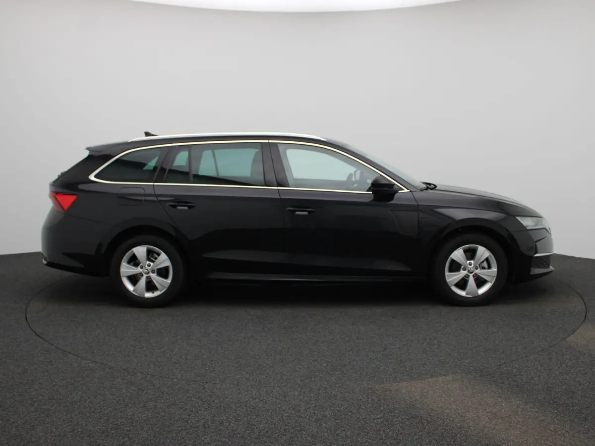 2.0 TDI AUTOMAAT | ELEKTRISCHE TREKHAAK | PARAPLU | LED | NAVIGATIE | APPLE CARPLAY | PDC | CRUISE | CLIMA | STOELVERWARING | 12 MAANDEN BOVAG GARANTIE |