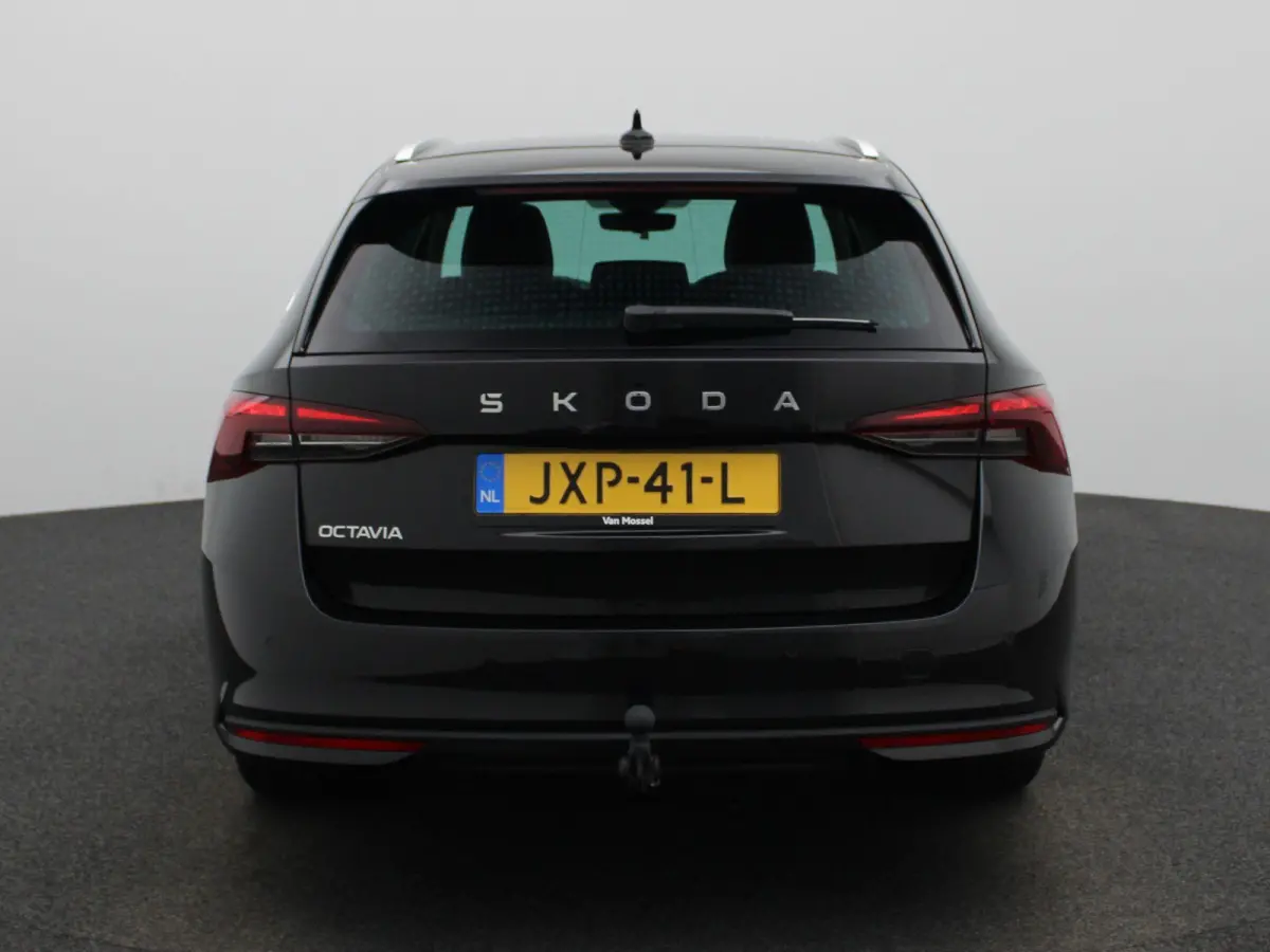 2.0 TDI AUTOMAAT | ELEKTRISCHE TREKHAAK | PARAPLU | LED | NAVIGATIE | APPLE CARPLAY | PDC | CRUISE | CLIMA | STOELVERWARING | 12 MAANDEN BOVAG GARANTIE |