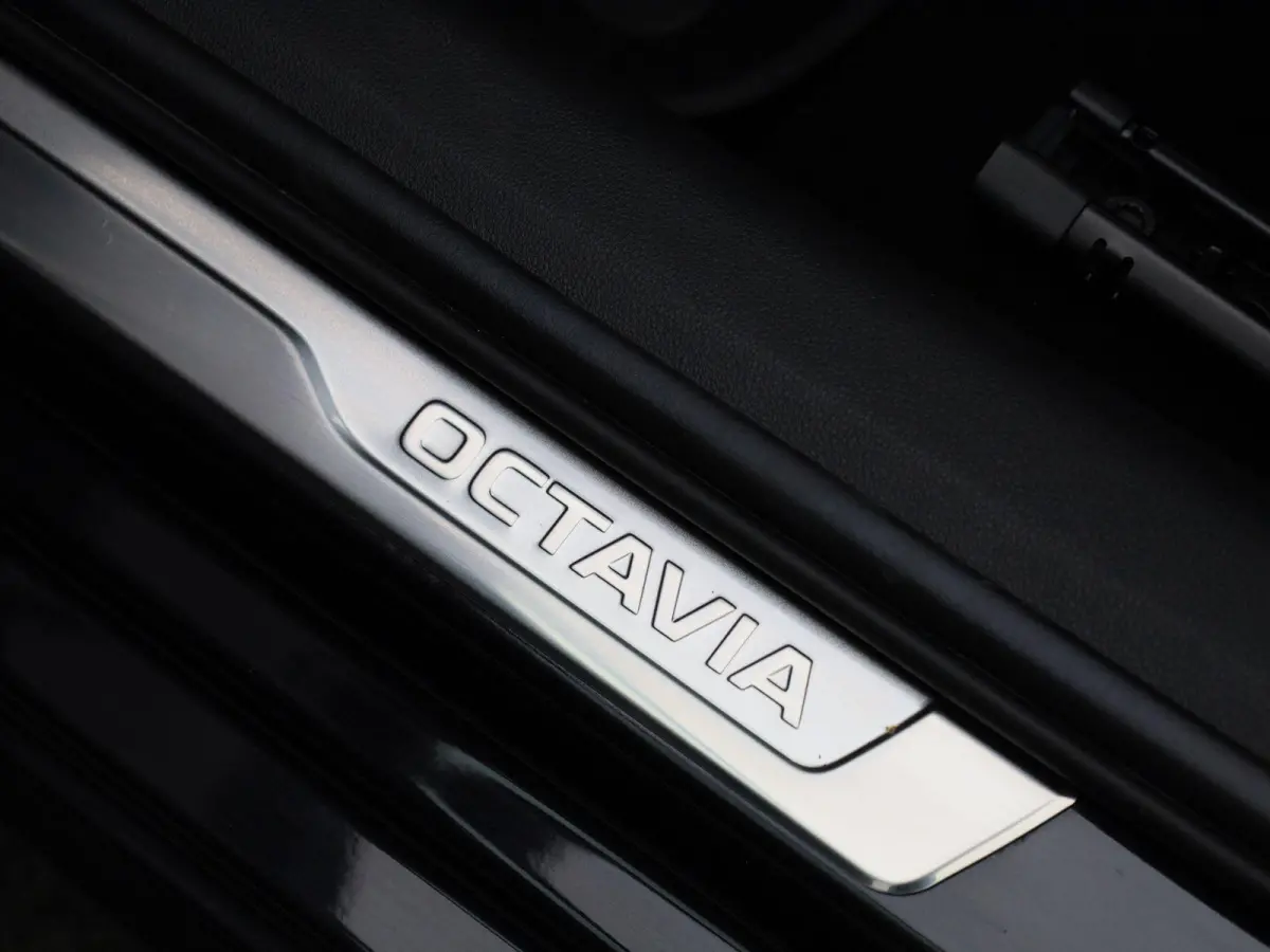 2.0 TDI AUTOMAAT | ELEKTRISCHE TREKHAAK | PARAPLU | LED | NAVIGATIE | APPLE CARPLAY | PDC | CRUISE | CLIMA | STOELVERWARING | 12 MAANDEN BOVAG GARANTIE |