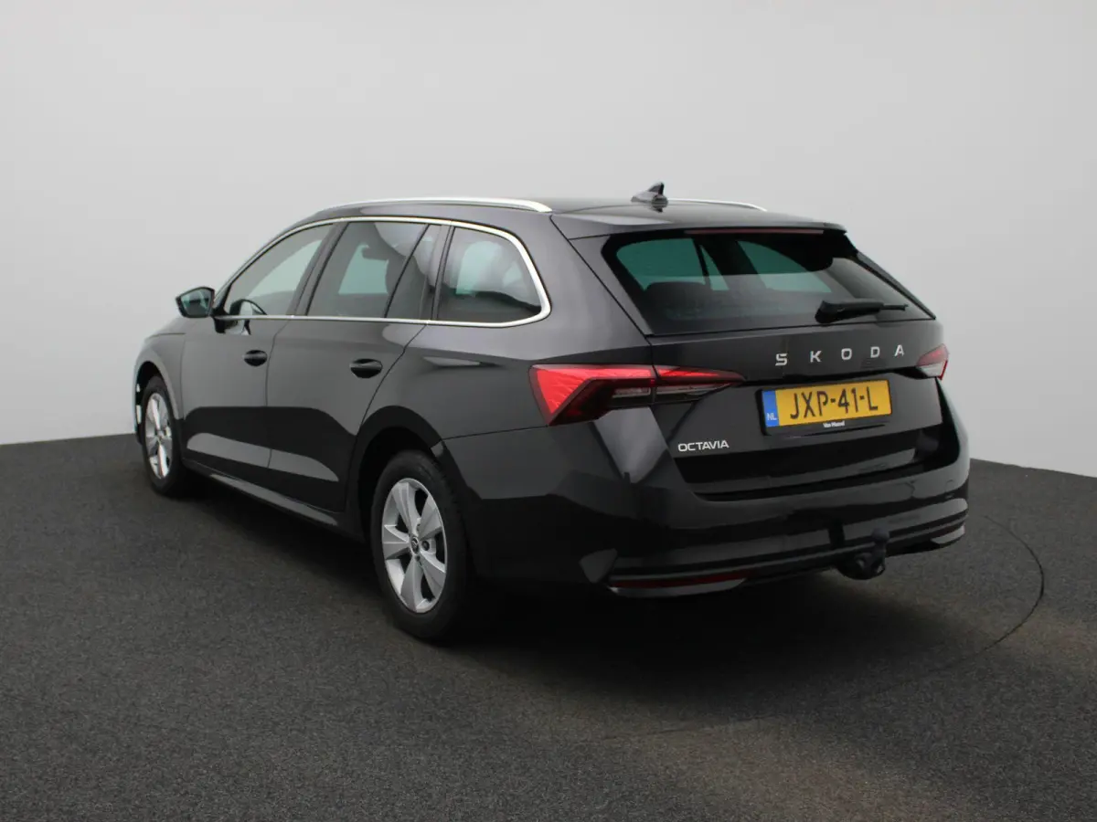 2.0 TDI AUTOMAAT | ELEKTRISCHE TREKHAAK | PARAPLU | LED | NAVIGATIE | APPLE CARPLAY | PDC | CRUISE | CLIMA | STOELVERWARING | 12 MAANDEN BOVAG GARANTIE |