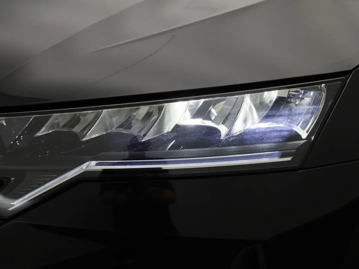 2.0 TDI AUTOMAAT | ELEKTRISCHE TREKHAAK | PARAPLU | LED | NAVIGATIE | APPLE CARPLAY | PDC | CRUISE | CLIMA | STOELVERWARING | 12 MAANDEN BOVAG GARANTIE |