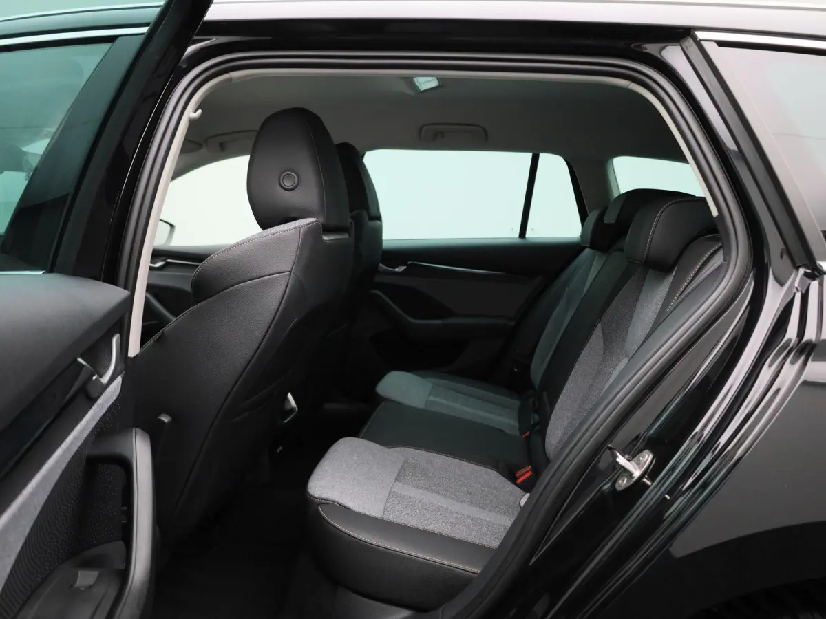 2.0 TDI AUTOMAAT | ELEKTRISCHE TREKHAAK | PARAPLU | LED | NAVIGATIE | APPLE CARPLAY | PDC | CRUISE | CLIMA | STOELVERWARING | 12 MAANDEN BOVAG GARANTIE |