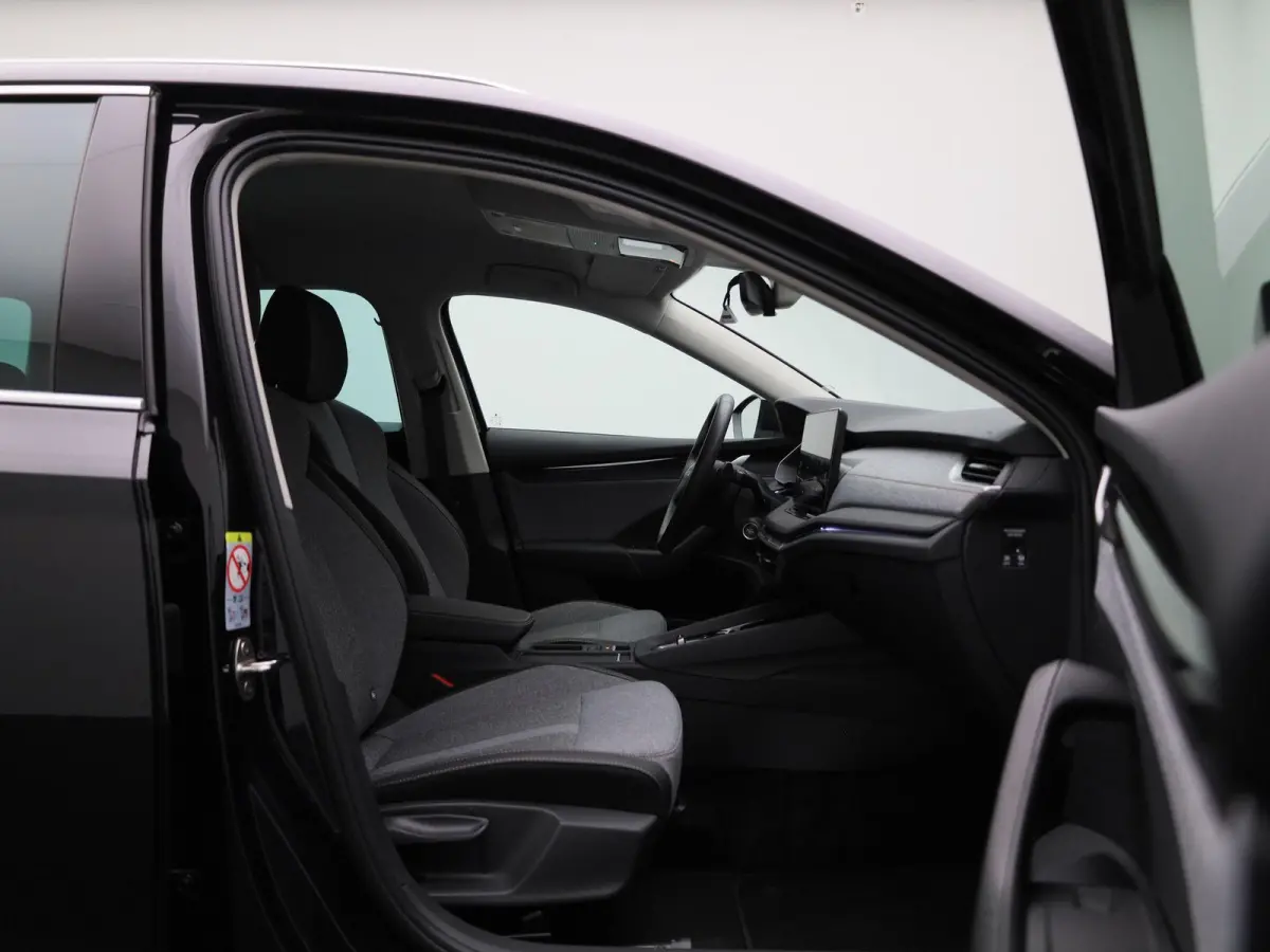 2.0 TDI AUTOMAAT | ELEKTRISCHE TREKHAAK | PARAPLU | LED | NAVIGATIE | APPLE CARPLAY | PDC | CRUISE | CLIMA | STOELVERWARING | 12 MAANDEN BOVAG GARANTIE |