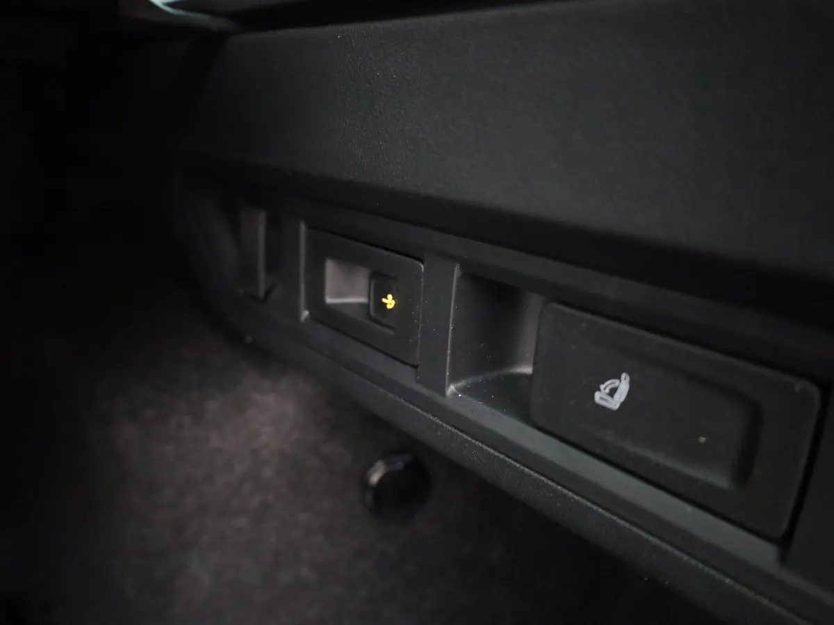2.0 TDI AUTOMAAT | ELEKTRISCHE TREKHAAK | PARAPLU | LED | NAVIGATIE | APPLE CARPLAY | PDC | CRUISE | CLIMA | STOELVERWARING | 12 MAANDEN BOVAG GARANTIE |