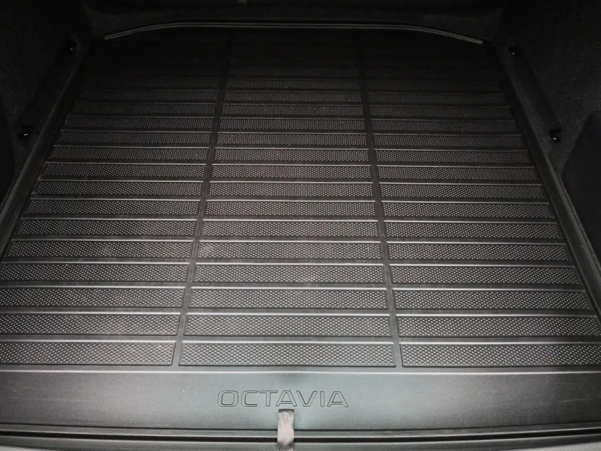 2.0 TDI AUTOMAAT | ELEKTRISCHE TREKHAAK | PARAPLU | LED | NAVIGATIE | APPLE CARPLAY | PDC | CRUISE | CLIMA | STOELVERWARING | 12 MAANDEN BOVAG GARANTIE |