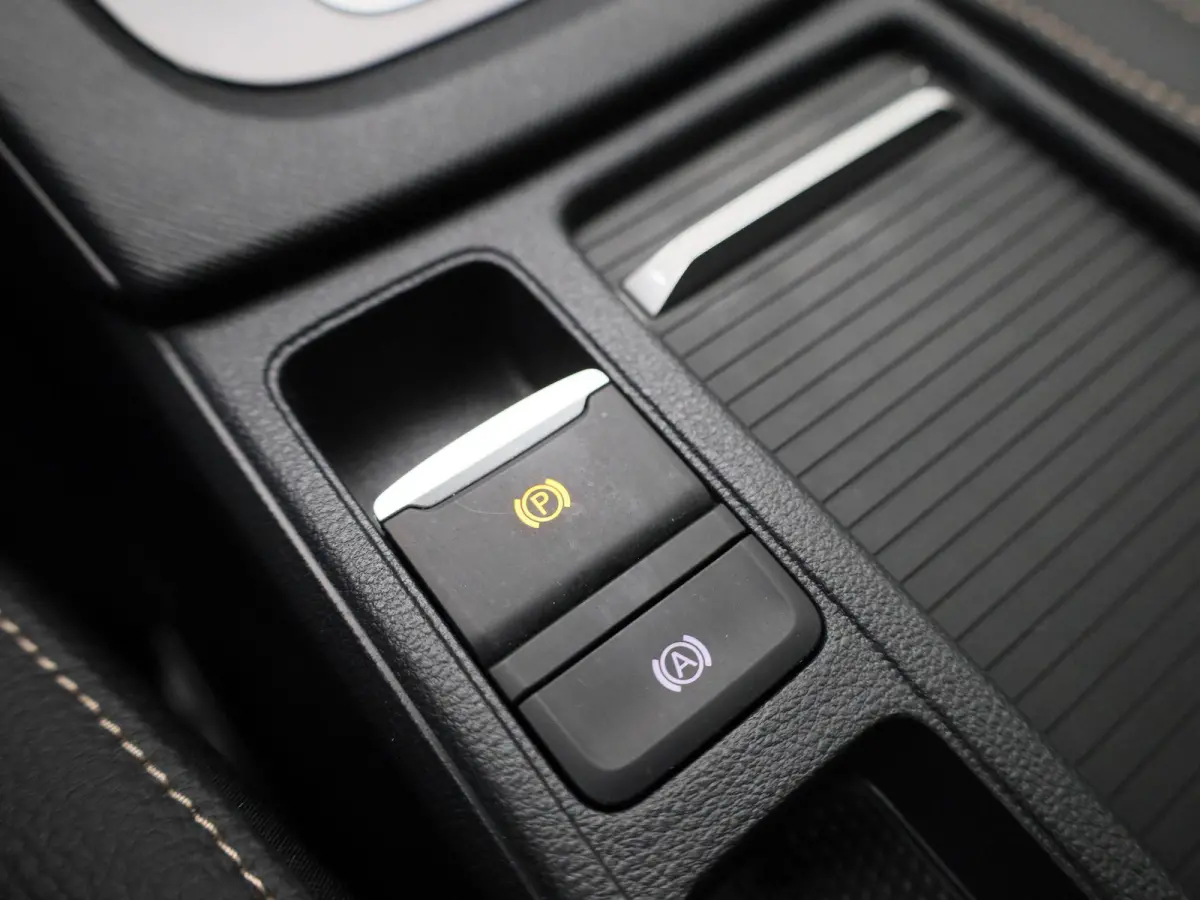 2.0 TDI AUTOMAAT | ELEKTRISCHE TREKHAAK | PARAPLU | LED | NAVIGATIE | APPLE CARPLAY | PDC | CRUISE | CLIMA | STOELVERWARING | 12 MAANDEN BOVAG GARANTIE |